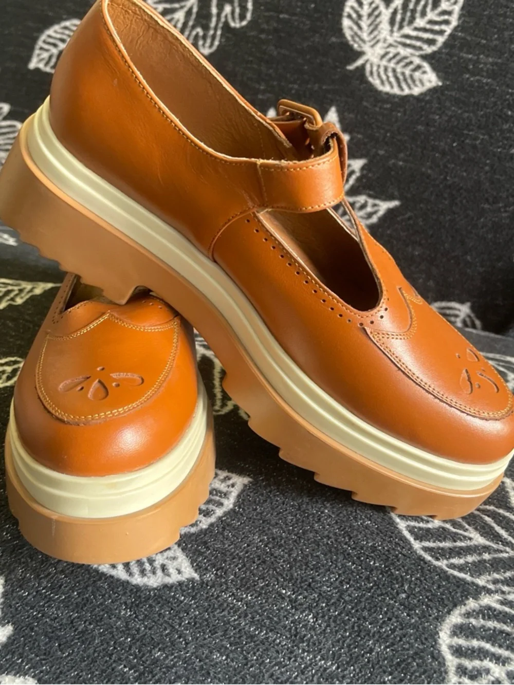 Tan Platform Mary Jane Shoes with Chunky Sole - Picture 4 of 5